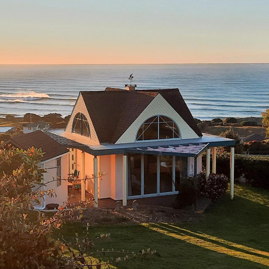 The Quarters Ocean-View Chalet Gisborne Zewnętrze zdjęcie